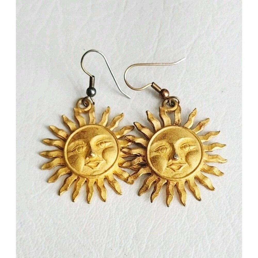 Sun Face Earrings Matte Gold-tone Drop 1-1/4" Pierced 80's Sunburst Statement